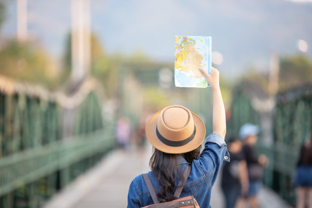 female-tourists-hand-have-happy-travel-map_1150-7411